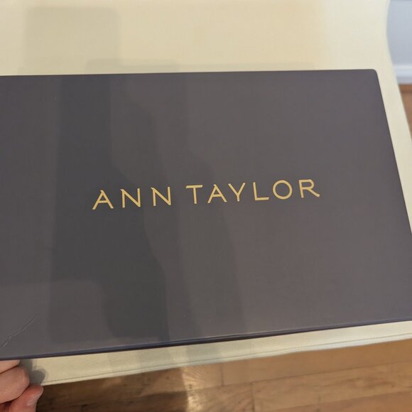 NEW Ann Taylor gray suede pumps, size 7.5 - Picture 5 of 5